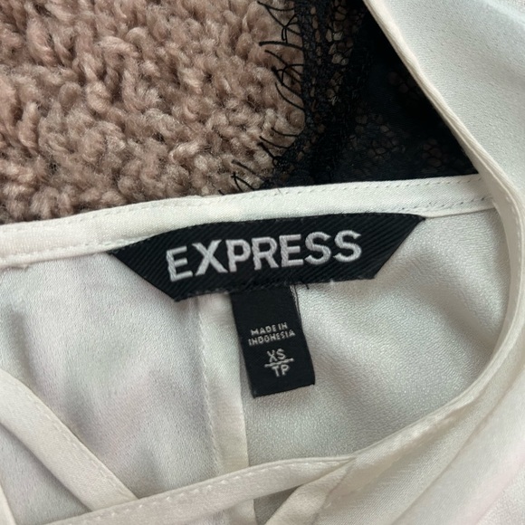 EXPRESS Sleeveless White Criss Cross black Lace-Back blouse - Picture 6 of 6